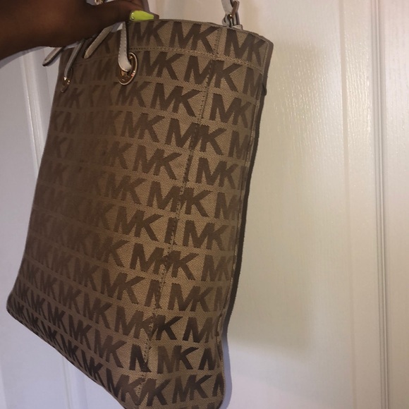 Michael Kors Purse - Picture 7 of 8